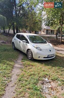 Хетчбек Nissan Leaf 2012 в Дніпрі