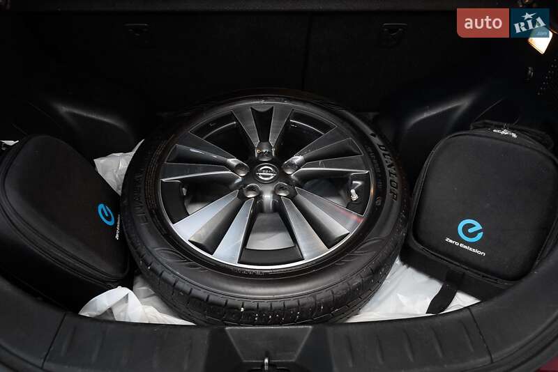 Хэтчбек Nissan Leaf 2016 в Киеве
