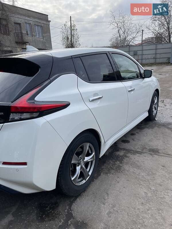 Хэтчбек Nissan Leaf 2021 в Измаиле