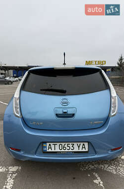 Хэтчбек Nissan Leaf 2011 в 