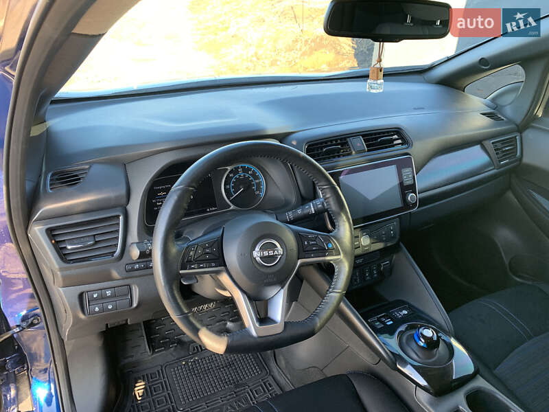 Хетчбек Nissan Leaf 2022 в Чернівцях