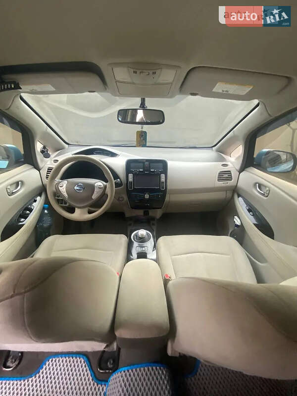 Хэтчбек Nissan Leaf 2011 в Днепре