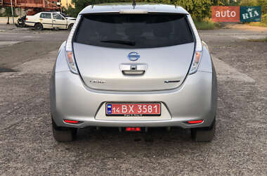 Хэтчбек Nissan Leaf 2012 в Городке