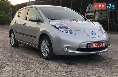 Хэтчбек Nissan Leaf 2012 в Городке