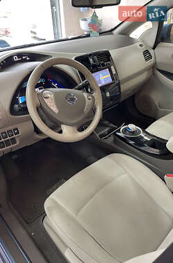 Хэтчбек Nissan Leaf 2014 в 