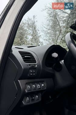 Хэтчбек Nissan Leaf 2013 в 