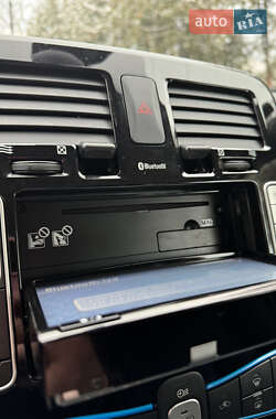 Хэтчбек Nissan Leaf 2013 в 