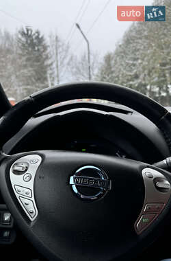 Хэтчбек Nissan Leaf 2013 в 