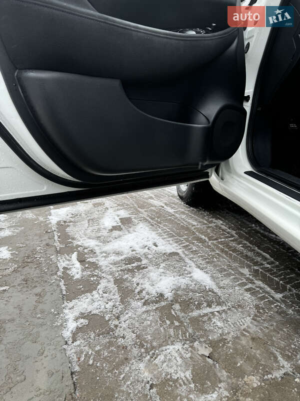 Хэтчбек Nissan Leaf 2013 в Луцке