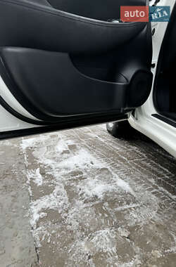Хэтчбек Nissan Leaf 2013 в 