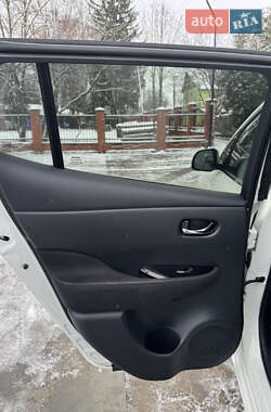 Хэтчбек Nissan Leaf 2013 в 