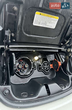 Хэтчбек Nissan Leaf 2013 в 