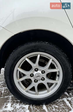Хэтчбек Nissan Leaf 2013 в 
