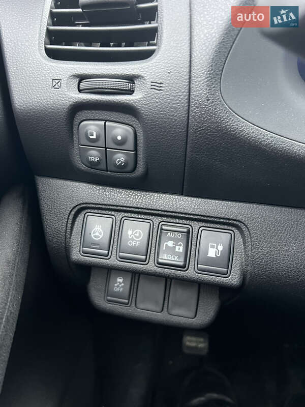 Хэтчбек Nissan Leaf 2016 в Киеве