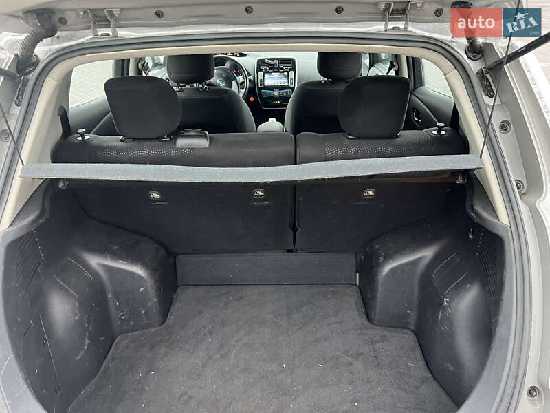 Хэтчбек Nissan Leaf 2016 в Киеве