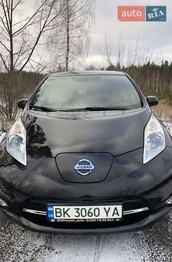 Хетчбек Nissan Leaf 2014 в Дубровиці