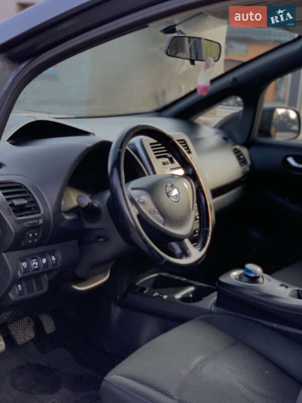 Хэтчбек Nissan Leaf 2013 в Городке