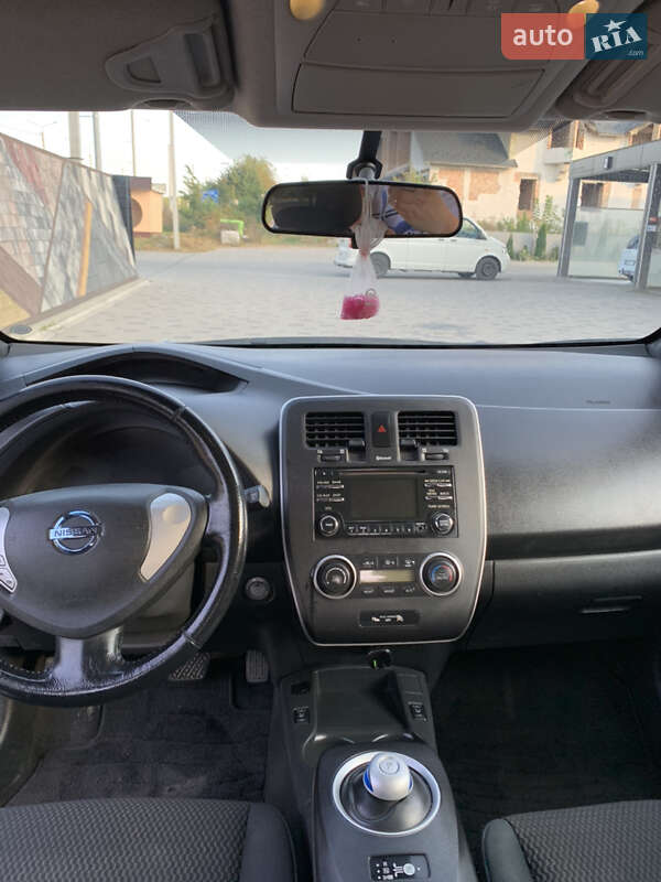 Хэтчбек Nissan Leaf 2013 в Городке