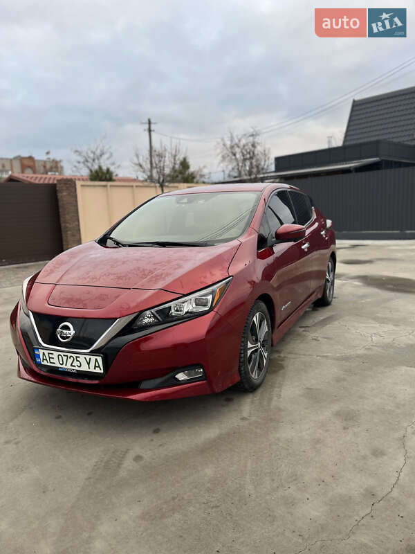 Хэтчбек Nissan Leaf 2017 в Днепре