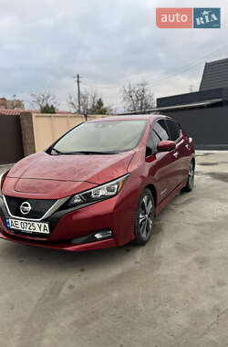 Хэтчбек Nissan Leaf 2017 в 