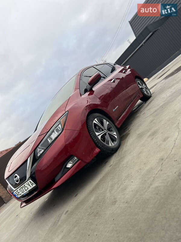 Хэтчбек Nissan Leaf 2017 в Днепре