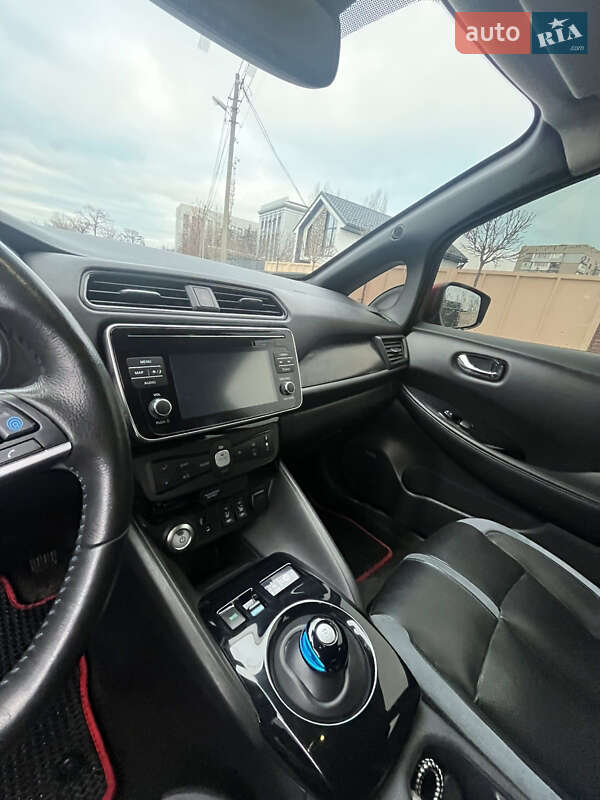 Хэтчбек Nissan Leaf 2017 в Днепре