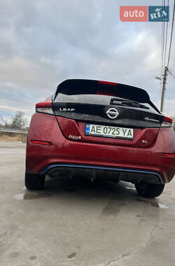 Хэтчбек Nissan Leaf 2017 в 
