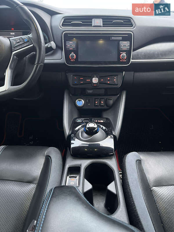 Хэтчбек Nissan Leaf 2017 в Днепре