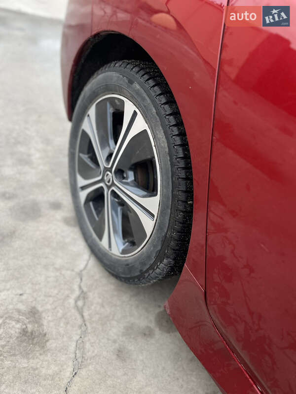 Хэтчбек Nissan Leaf 2017 в Днепре