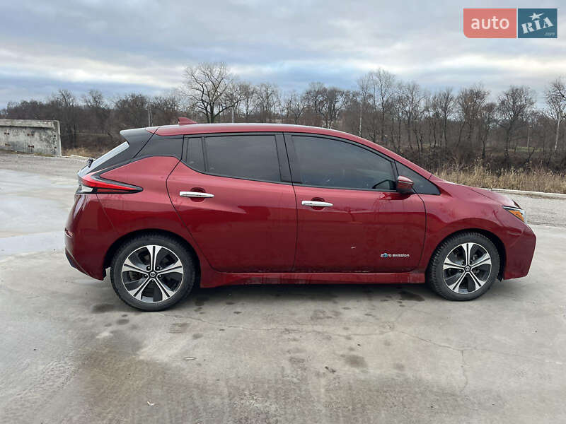 Хэтчбек Nissan Leaf 2017 в Днепре