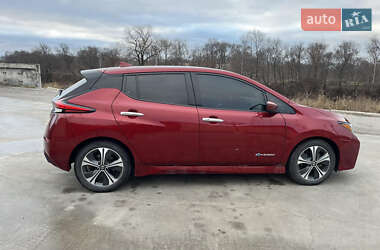 Хэтчбек Nissan Leaf 2017 в 