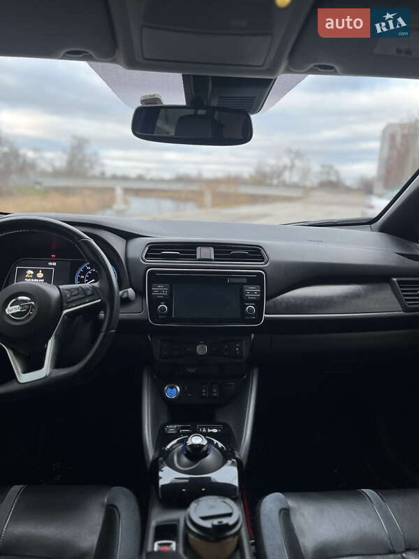 Хэтчбек Nissan Leaf 2017 в Днепре