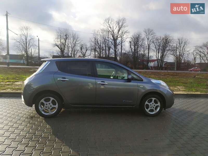 Хетчбек Nissan Leaf 2015 в Житомирі