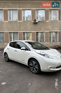 Хетчбек Nissan Leaf 2014 в Івано-Франківську