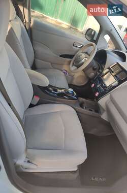 Хетчбек Nissan Leaf 2011 в 