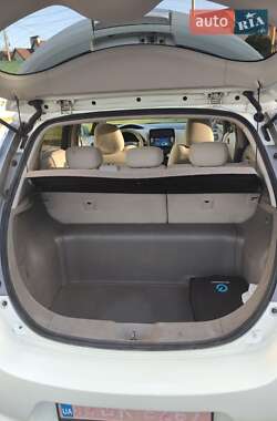 Хетчбек Nissan Leaf 2011 в 