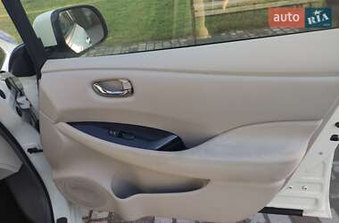 Хетчбек Nissan Leaf 2011 в 