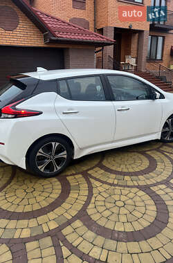 Хэтчбек Nissan Leaf 2020 в 