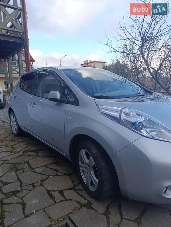 Хетчбек Nissan Leaf 2012 в Східниці