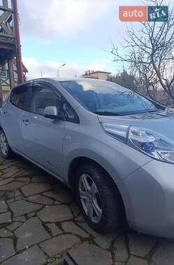 Хэтчбек Nissan Leaf 2012 в Сходнице