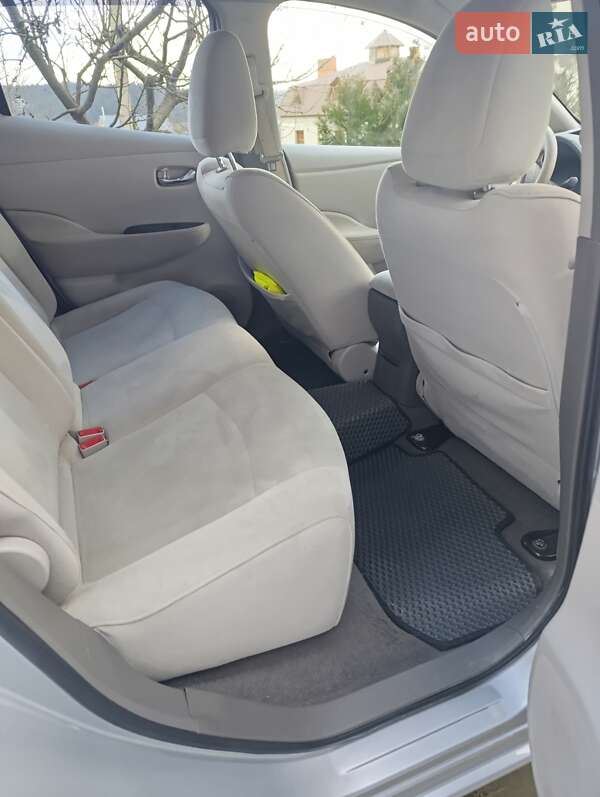 Хетчбек Nissan Leaf 2012 в Східниці