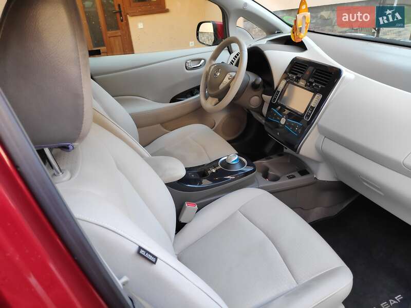Хэтчбек Nissan Leaf 2012 в Иршаве