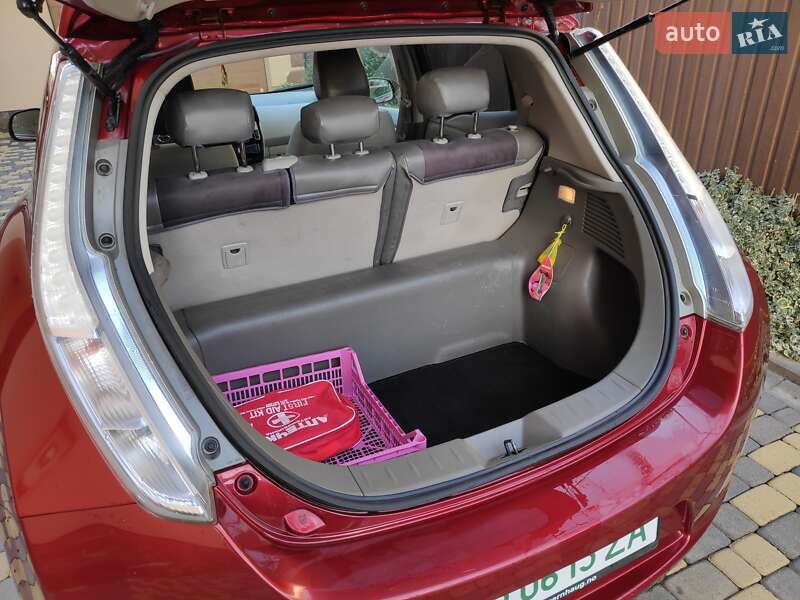 Хэтчбек Nissan Leaf 2012 в Иршаве