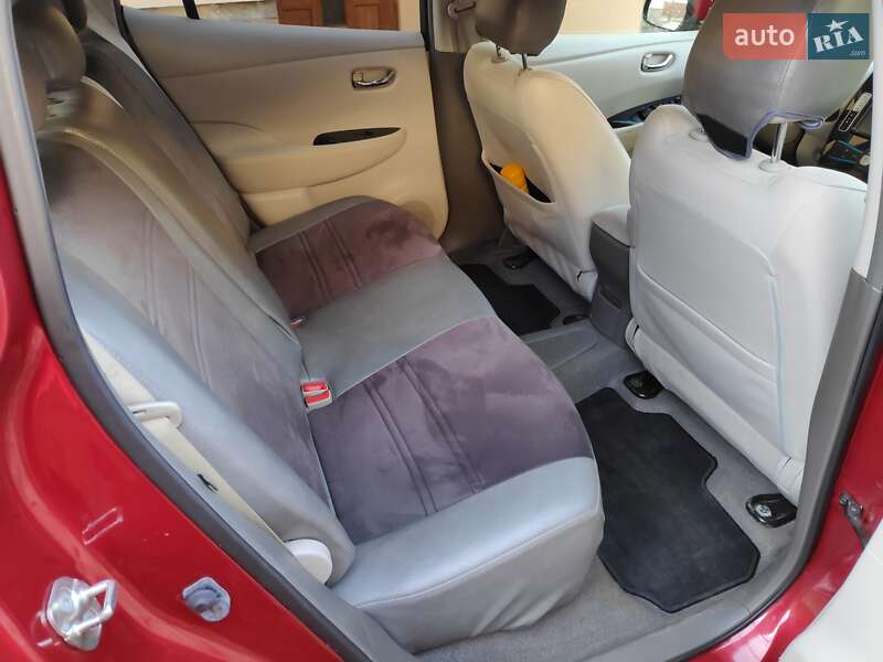 Хэтчбек Nissan Leaf 2012 в Иршаве