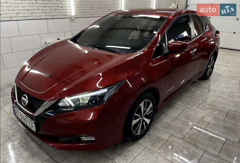 Хэтчбек Nissan Leaf 2018 в 