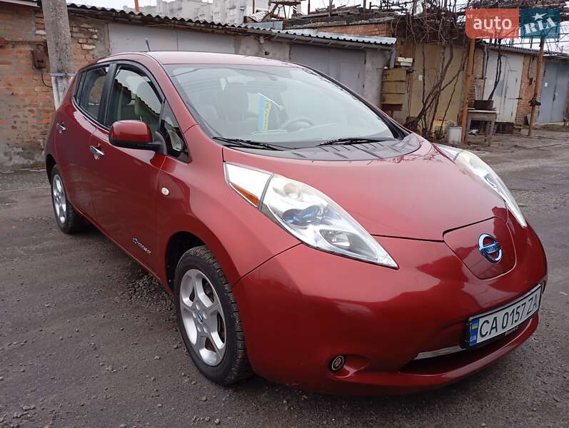 Хетчбек Nissan Leaf 2011 в Умані