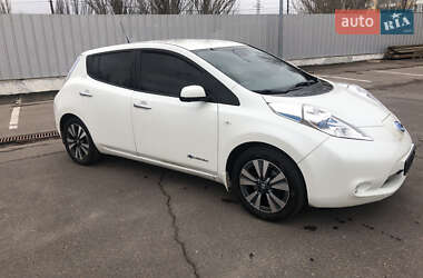 Хэтчбек Nissan Leaf 2016 в 