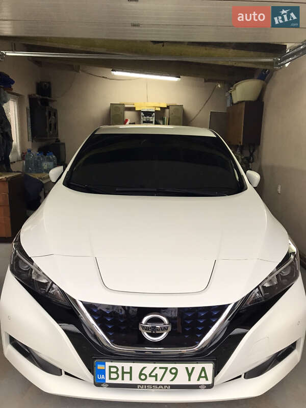 Хэтчбек Nissan Leaf 2020 в 