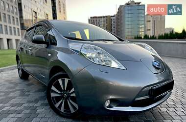 Хетчбек Nissan Leaf 2014 в Дніпрі