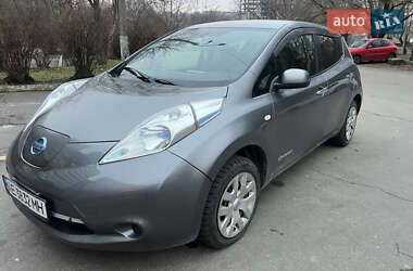 Хетчбек Nissan Leaf 2014 в Дніпрі